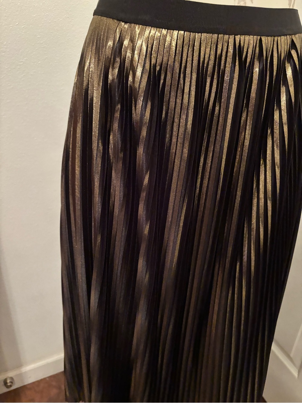 Lane Bryant Midi Skirt Black & Metallic Gold Pleated 26/28 NWT - Picture 3 of 5